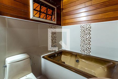 Casa à venda com 315m², 5 quartos e 5 vagasBanheiro da Suíte 4