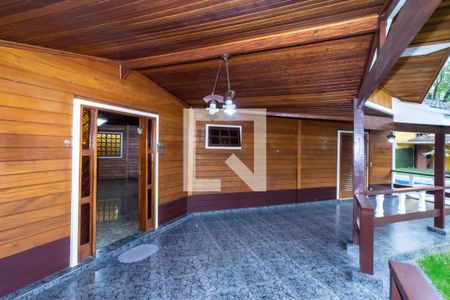 Casa à venda com 315m², 5 quartos e 5 vagasVaranda