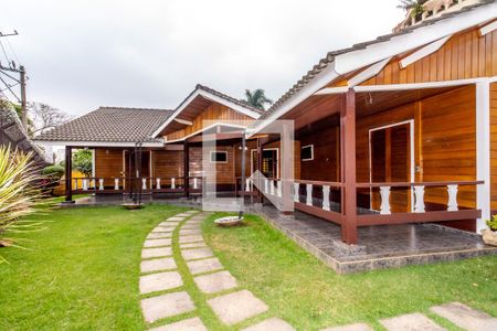 Casa à venda com 315m², 5 quartos e 5 vagasFrente