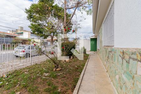 Casa à venda com 200m², 3 quartos e 3 vagas Casa à venda com 200m², 3 quartos e 3 vagasFachada