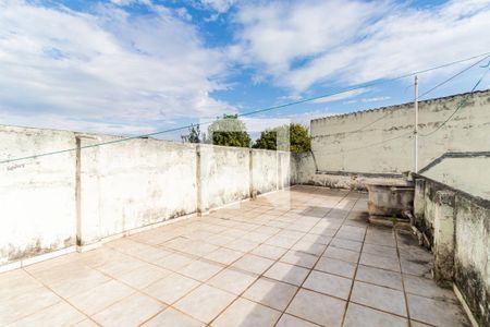 Casa à venda com 200m², 3 quartos e 3 vagas Casa à venda com 200m², 3 quartos e 3 vagasQuintal - Varanda