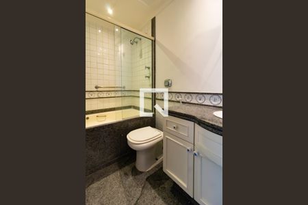 Banheiro da Suíte de apartamento para alugar com 2 quartos, 70m² em Leblon, Rio de Janeiro