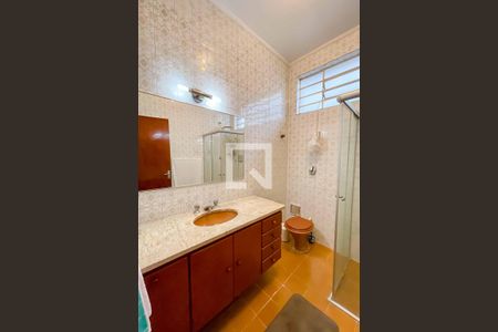 Casa à venda com 310m², 3 quartos e 2 vagasBanheiro