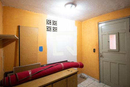 Casa à venda com 250m², 2 quartos e 2 vagasQuarto de Serviço