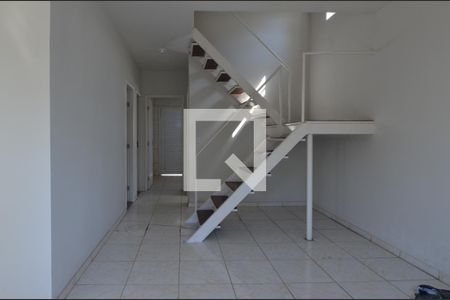 Sala de casa de condomínio para alugar com 3 quartos, 160m² em Vargem Grande, Rio de Janeiro