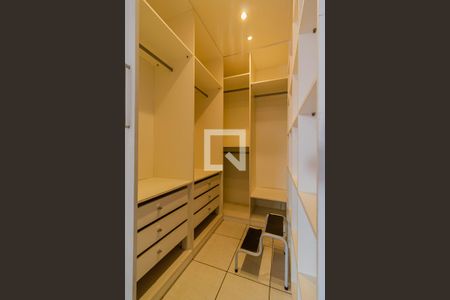 Casa à venda com 300m², 3 quartos e 5 vagasQuarto 1 - Closet