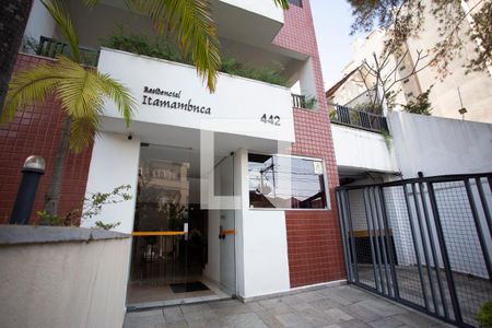 Apartamento à venda com 74m², 3 quartos e 2 vagasFachada e portaria