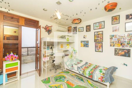 Casa à venda com 325m², 4 quartos e 2 vagasSuíte 2