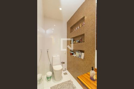 Casa à venda com 325m², 4 quartos e 2 vagasLavabo