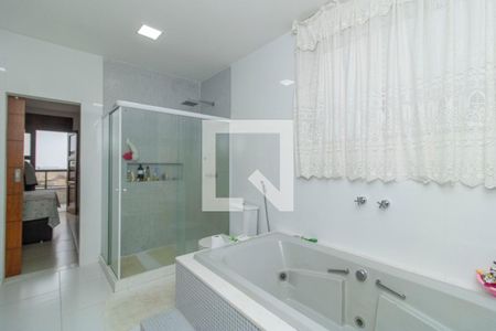 Casa à venda com 325m², 4 quartos e 2 vagasBanheiro da Suíte 1