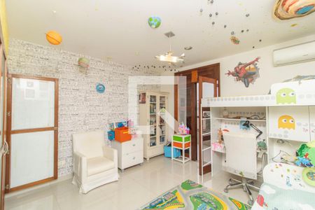 Casa à venda com 325m², 4 quartos e 2 vagasSuíte 2