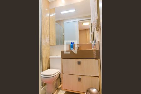 Apartamento à venda com 67m², 2 quartos e 2 vagas Apartamento à venda com 67m², 2 quartos e 2 vagasBanheiro da Suite