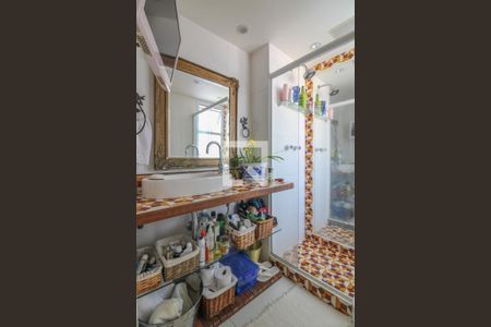 Apartamento à venda com 150m², 2 quartos e 2 vagas Apartamento à venda com 150m², 2 quartos e 2 vagasBanheiro da Suíte 1