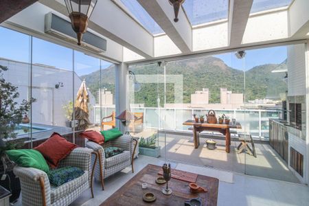 Apartamento à venda com 150m², 2 quartos e 2 vagas Apartamento à venda com 150m², 2 quartos e 2 vagasCobertura - Sala