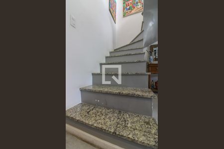 Apartamento à venda com 150m², 2 quartos e 2 vagas Apartamento à venda com 150m², 2 quartos e 2 vagasSala - Escada