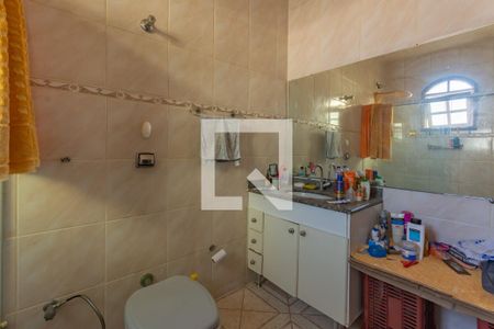 Casa à venda com 372m², 2 quartos e 2 vagasBanheiro suíte