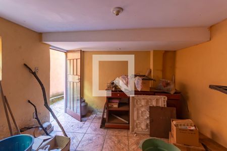 Casa à venda com 372m², 2 quartos e 2 vagasPorão