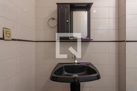 Casa à venda com 372m², 2 quartos e 2 vagasBanheiro social