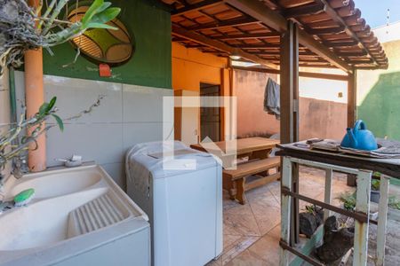 Casa à venda com 372m², 2 quartos e 2 vagasÁrea de Serviço - Quintal