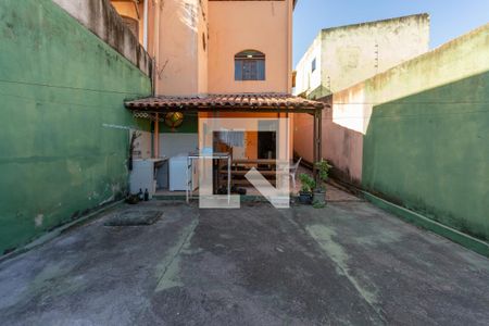 Casa à venda com 372m², 2 quartos e 2 vagasÁrea de Serviço - Quintal