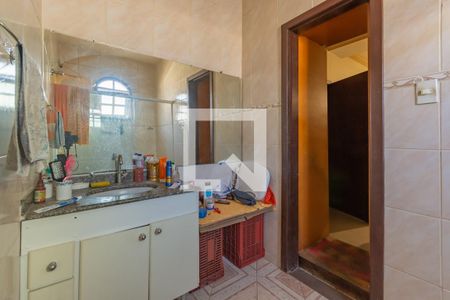 Casa à venda com 372m², 2 quartos e 2 vagasBanheiro suíte