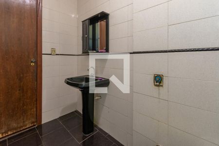 Casa à venda com 372m², 2 quartos e 2 vagasBanheiro social