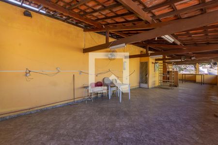 Casa à venda com 372m², 2 quartos e 2 vagasTerraço