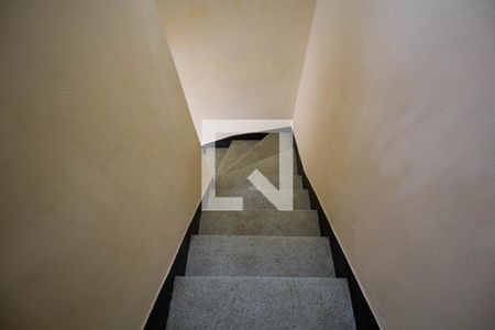 Casa à venda com 100m², 2 quartos e 1 vagaEscada