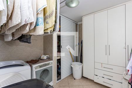 Casa à venda com 378m², 3 quartos e 4 vagasLavanderia