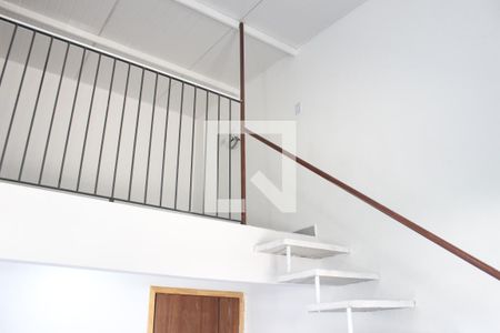 Escada de apartamento para alugar com 1 quarto, 30m² em Centro, São Vicente
