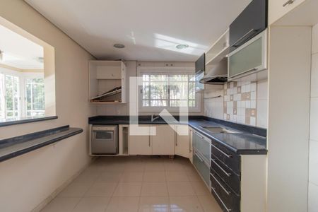 Casa de condomínio à venda com 195m², 3 quartos e 2 vagas Casa de condomínio à venda com 195m², 3 quartos e 2 vagasCozinha e Área de Serviço