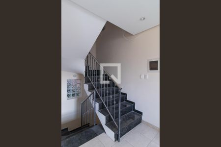 Casa de condomínio à venda com 195m², 3 quartos e 2 vagas Casa de condomínio à venda com 195m², 3 quartos e 2 vagasEscada