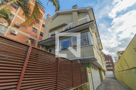 Casa de condomínio à venda com 195m², 3 quartos e 2 vagas Casa de condomínio à venda com 195m², 3 quartos e 2 vagasFachada