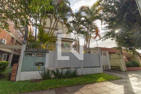 Casa de condomínio à venda com 195m², 3 quartos e 2 vagas Casa de condomínio à venda com 195m², 3 quartos e 2 vagasFachada