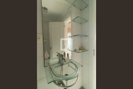 Casa de condomínio à venda com 195m², 3 quartos e 2 vagas Casa de condomínio à venda com 195m², 3 quartos e 2 vagasBanheiro Corredor