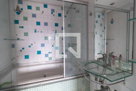 Casa de condomínio à venda com 195m², 3 quartos e 2 vagas Casa de condomínio à venda com 195m², 3 quartos e 2 vagasBanheiro Corredor