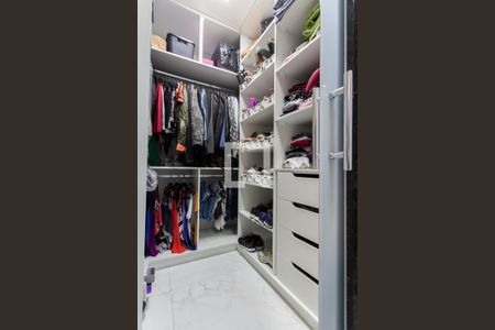 Apartamento para alugar com 124m², 3 quartos e 1 vaga Apartamento para alugar com 124m², 3 quartos e 1 vagaCloset da suíte