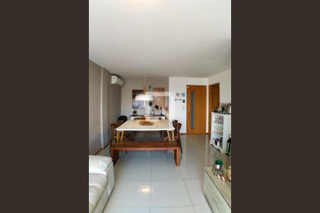 Sala de apartamento à venda com 2 quartos, 175m² em Camboinhas, Niterói