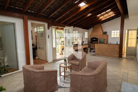 Casa à venda com 400m², 5 quartos e 4 vagasÁrea Churrasqueira