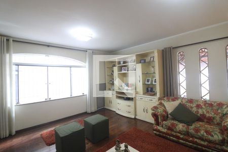 Sala  de casa à venda com 3 quartos, 240m² em Parque Peruche, São Paulo