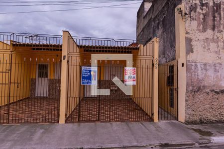 Casa para alugar com 41m², 1 quarto e 1 vaga Casa para alugar com 41m², 1 quarto e 1 vagaFachada