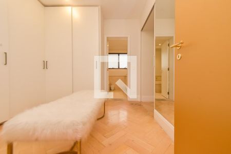 Apartamento à venda com 330m², 4 quartos e 4 vagasQuarto 3 - Armários