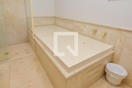 Apartamento à venda com 330m², 4 quartos e 4 vagasBanheiro do Quarto 3