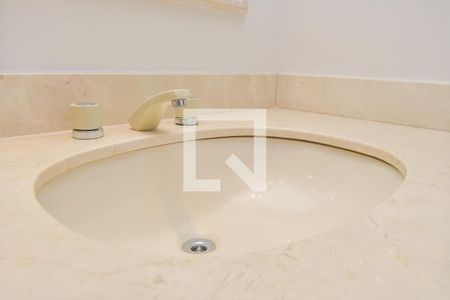 Apartamento à venda com 330m², 4 quartos e 4 vagasBanheiro do Quarto 2