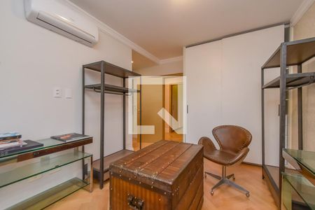 Apartamento à venda com 330m², 4 quartos e 4 vagasQuarto 2 - Suíte