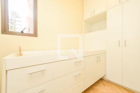Apartamento à venda com 330m², 4 quartos e 4 vagasQuarto de Serviço 2