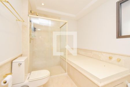 Apartamento à venda com 330m², 4 quartos e 4 vagasBanheiro do Quarto 3