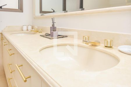 Apartamento à venda com 330m², 4 quartos e 4 vagasBanheiro do Quarto 3