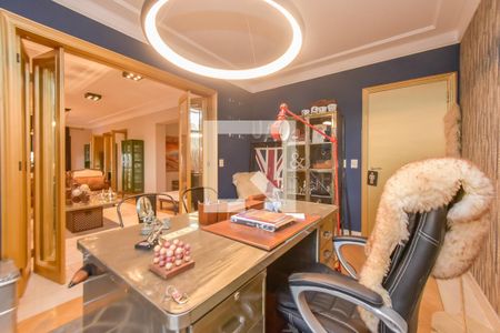 Apartamento à venda com 330m², 4 quartos e 4 vagasEscritório