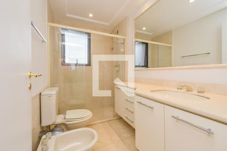Apartamento à venda com 330m², 4 quartos e 4 vagasBanheiro do Quarto 2